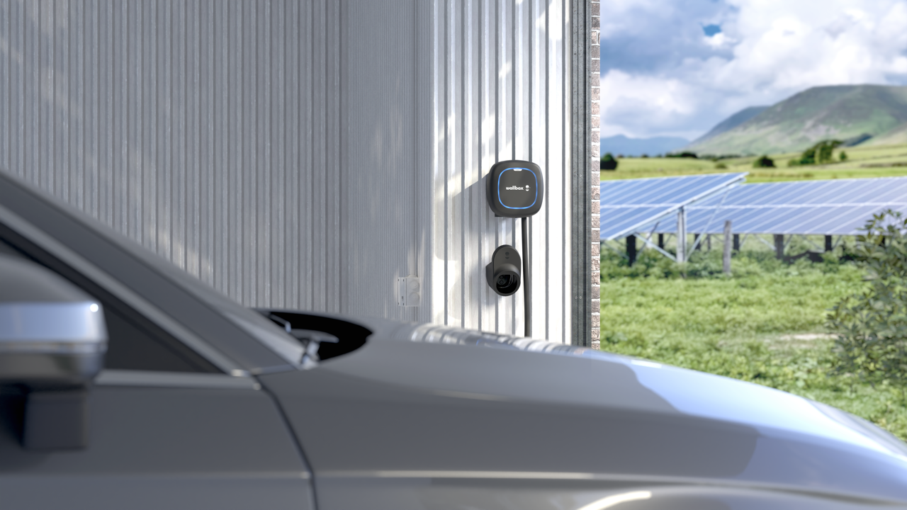 Wallbox Chargers und Enphase Energy kooperieren, damit Elektroautos  nahtlos mit eigenproduzierter Sonnenenergie geladen werden können 